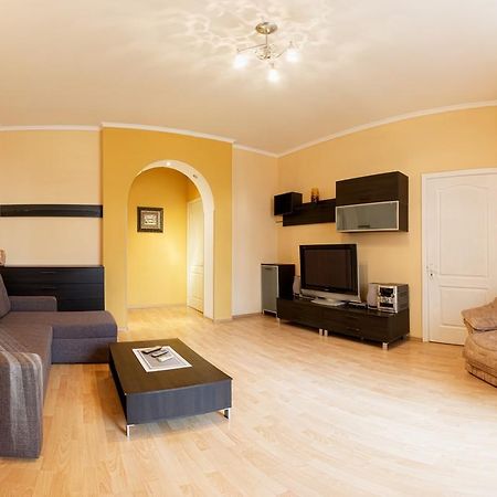 Kyiv Apartment In The City Center On Turgenevskaya Street Luaran gambar