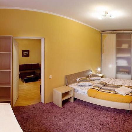 Kyiv Apartment In The City Center On Turgenevskaya Street Luaran gambar