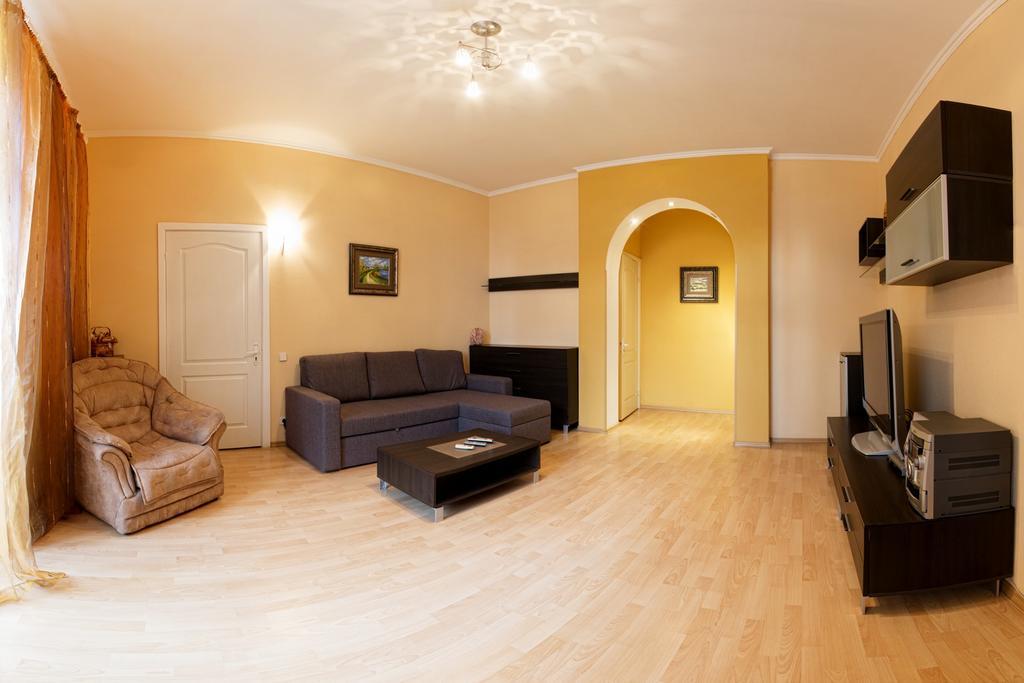 Kyiv Apartment In The City Center On Turgenevskaya Street Luaran gambar