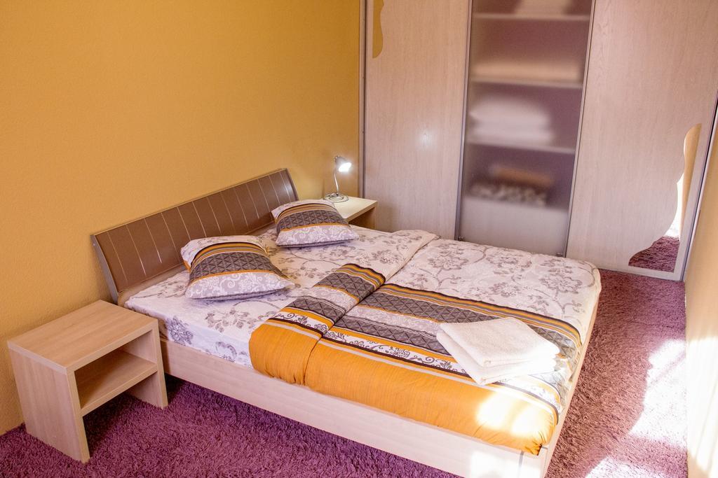 Kyiv Apartment In The City Center On Turgenevskaya Street Luaran gambar