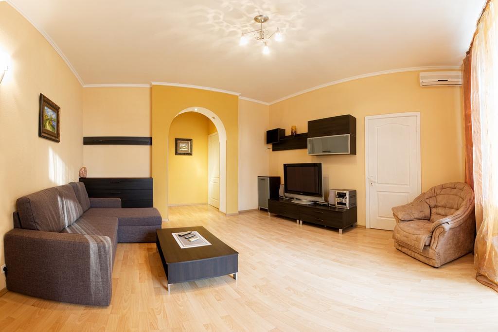Kyiv Apartment In The City Center On Turgenevskaya Street Luaran gambar