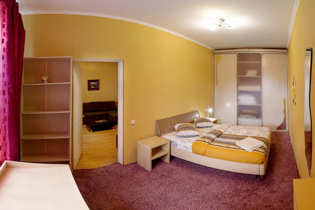 Kyiv Apartment In The City Center On Turgenevskaya Street Luaran gambar